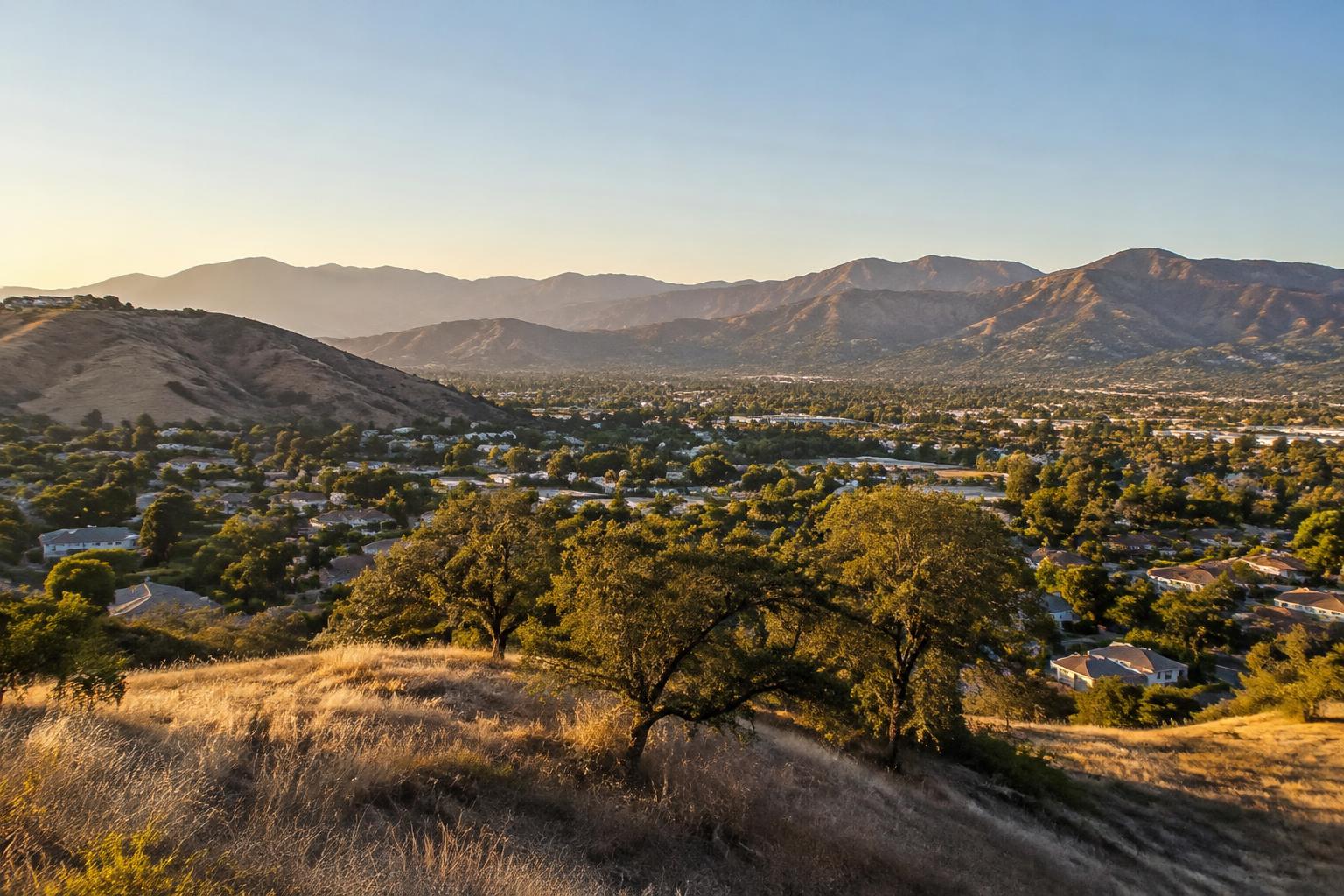 Oak-studded hills overlooking Thousand Oaks, California — local SEO services for Thousand Oaks businesses